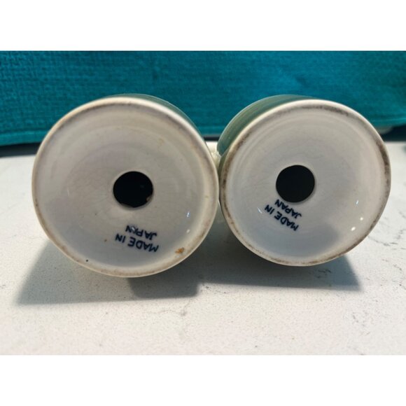 Mid-Century Modern Ceramic Salt&Pepper Handled Shakers Blue Daisies - Picture 4 of 5